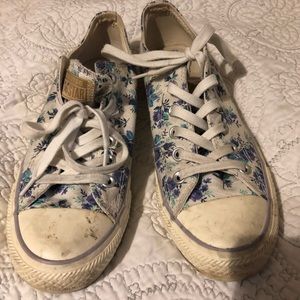 Floral converse size 8 used
